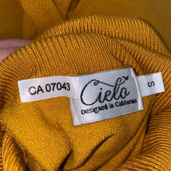 Yellow long sleeve turtle neck - Picture 3 of 4